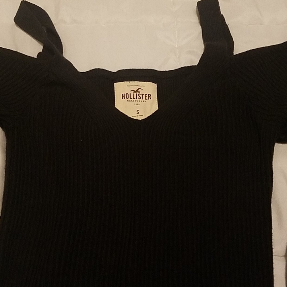 Hollister cold  shoulder sweater - Picture 2 of 2